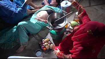 Dapur Mami Tiri, Si Ibu Tiri India Lagi Masak, Bikin Mendingan Di Dapur, Gerakan Seksi Bikin Ngaceng