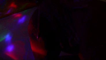 Colombia Mami Montok Kasih Blowjob Basah Di Kamar Mandi, Terus Ngentot Di Sofa