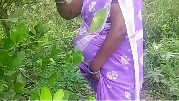 Pasangan Desa India Bercinta Di Alam Terbuka, Basah Kuyup Kena Panas Matahari