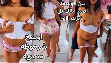 سكس مصري نار 🔥 المتناكة بتتناك بقوة، إيده مشغول في بزازها ويفرك حلماتها لغايتها ساحت، الشرموطة بتتغزل في الزب وعايزاه يكسر كسها
