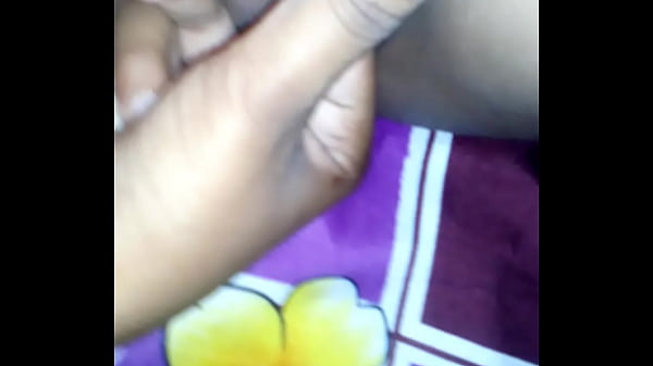 Priya Si Perawan India Mainin Jari Ke Dalam