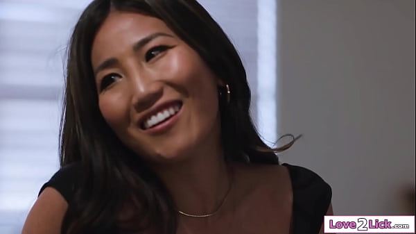 Kamu Pengen Bikin Kenangan Lesbian Terakhir Di Kamar Lama Lo Yang Penuh Nafsu?