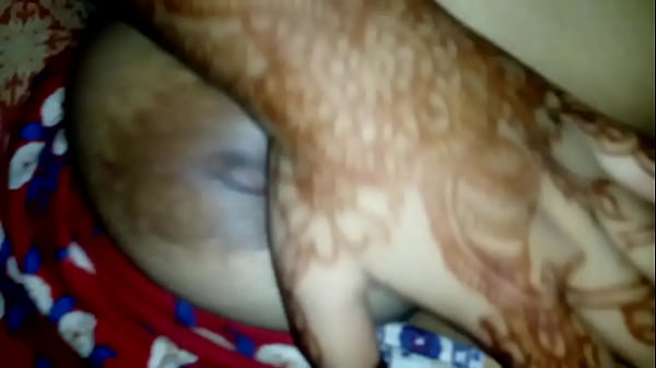 Desi Istri Pamer Tete Gede Montok Banget