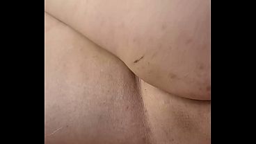شرموطة مصرية مربربة، جسمها زي الملبن، كسها وردي، تتناك بقوة ونار، سكس عربي جامد.