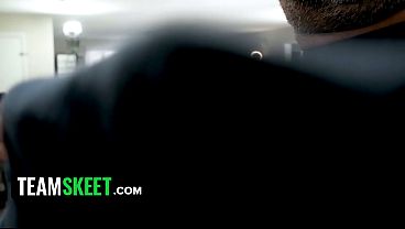 Fiona Frost Mungil Sama Mochi Mona Rebutan Kontol Di Threesome Panas