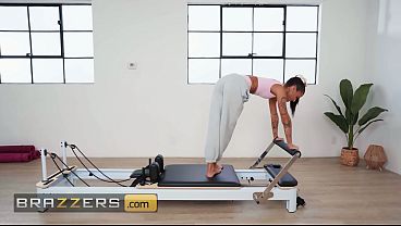 Brazzers – Ryan Reid Dikocok Keras Sama Victor Ray, Memek Sempitnya Dibejek Sampai Ngacir