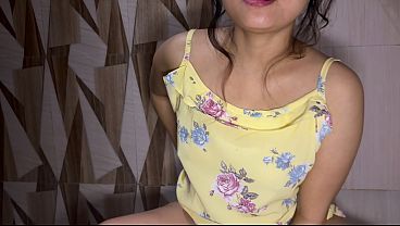 Daily Rutinitas Cewek India Bongsor Beol, Ngelapin Memek Basah Plus Pipis Sambil Nungging.