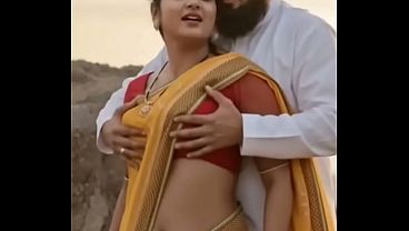 Desi Bhabhi Saree, Nyepong Tetek Sambil Romantis.