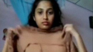 Desi Temen Sekamar Hampir Kepergok Lagi Colong Selfie Telanjang Mesum