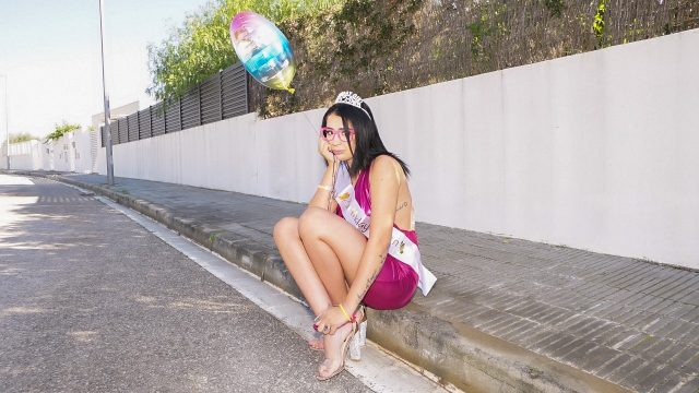 Gadis Ultah Nakal, Siap Dimakan Kue-nya