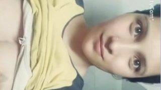 Kashmiri Cewek Beena Pamer Body Telanjang, Bikin Makin Greget