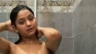 Video Mandi Cewek Pakistan Abg Bocor, Bikin Malu.