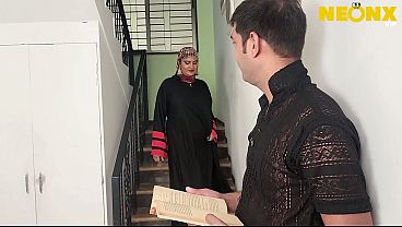 Arab Bhabhi Mesum Dengan Klien, Ngentot Panas Di Kamar