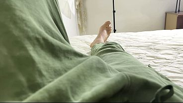 فتاة مساج تتناك مع زبون وصاحبه في شقة مفروشة سكس جماعي عربي ساخن كلام يهيج الجسم وصوت واضح